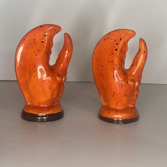Vintage Japan Ceramic Lobster Claw Pair Salt & Pepper Shakers - Picture 2 of 9